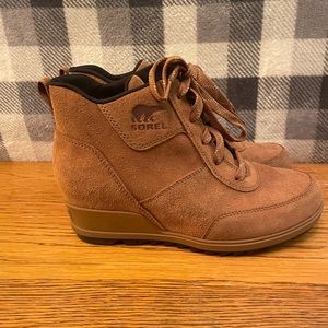 Women’s brown Sorel boots